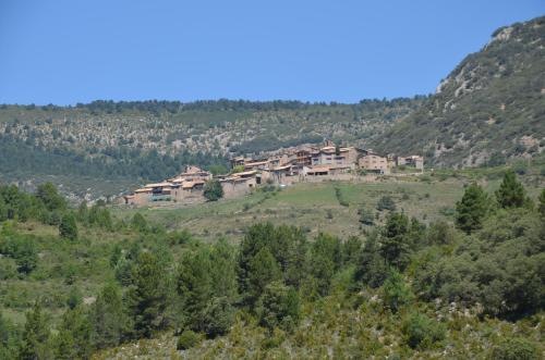 a village on the side of a mountain at Apartamento Molí de Fòrnols in Fornols
