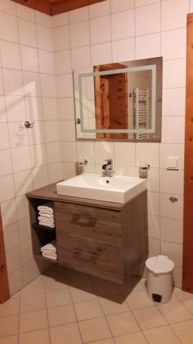 Un baño de Zirbenchalet Eggriedl
