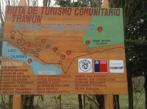 a sign for the ruta de tijuanacominauriuriuriuriuri at Cabanas L'ESCALE in Coñaripe