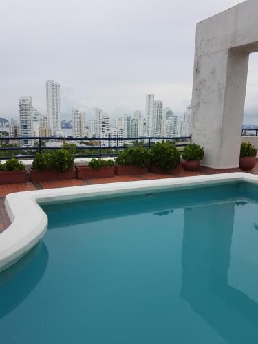 Bazén v ubytování Edificio Marina del Rey Cartagena nebo v jeho okolí