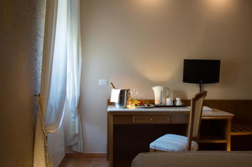 a room with a desk with a computer and a chair at Montespina Park Hotel in Naples