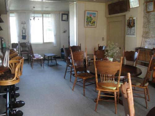 a dining room with a table and chairs at Rosenheim Hakuba in Hakuba