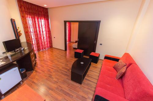 TV a/nebo společenská místnost v ubytování Hotel Brilant Saranda