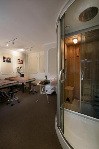 Ένα μπάνιο στο Hanoi Center Silk Premium Hotel & Spa & Travel