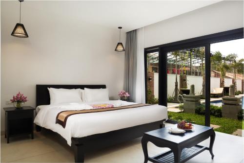 Säng eller sängar i ett rum på Aroma Angkor Boutique Hotel