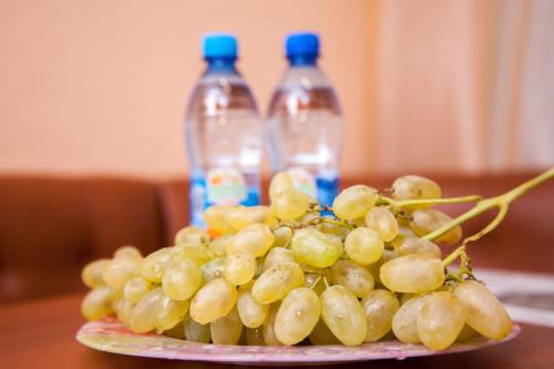 a plate of grapes and two bottles of water at Центр! Папанинцев 111-53 in Barnaul