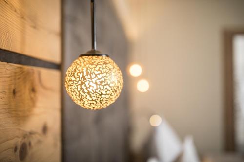 aendant light hanging from a wall in a room at Natur- und Aktivresort Reiterhof in Achenkirch