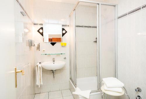 ห้องน้ำของ Hotel Stadt Waren