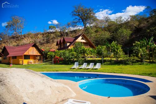 A piscina localizada em Ecolodge Don Felix ou nos arredores