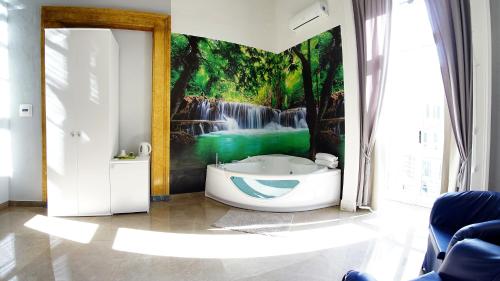 a bathroom with a painting of a bath tub at Beverello Suite in Naples