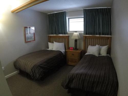 Säng eller sängar i ett rum på Panorama Vacation Retreat at Horsethief Lodge