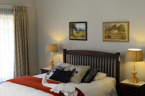 Un pat sau paturi într-o cameră la Avant Garde Lodge