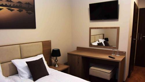 Cama o camas de una habitación en Gościniec Rycerski