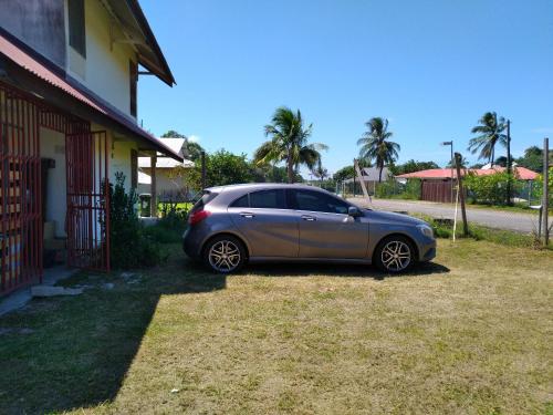 Gambar di galeri bagi T2 de 56m2 sur terrain (560m2)avec jardin securise di Sinnamary