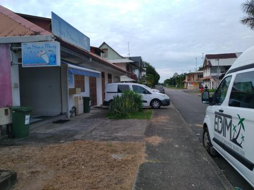 Kejiranan di persekitaran atau kejiranan dekat dengan apartmen