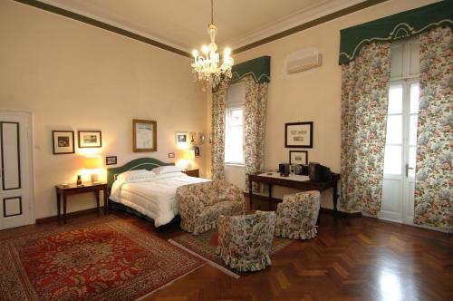 Postel nebo postele na pokoji v ubytování Palazzo Arrivabene B&B