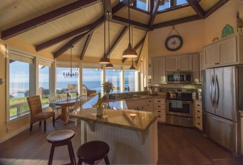 Cliff House at Otter Point – Photos 5