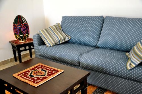 Un lugar para sentarse en Deep Ashri Apartment & Dive Club