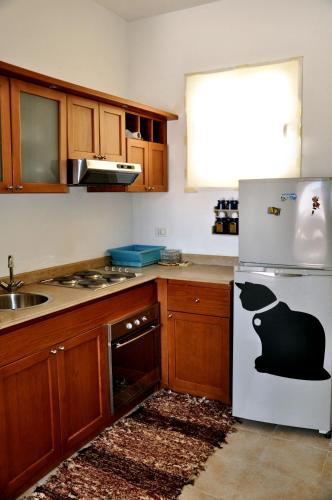 Una cocina o cocineta en Deep Ashri Apartment & Dive Club