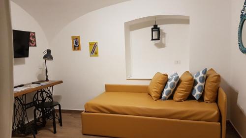 ナポリにあるD'home29のソファ(枕3つ付)