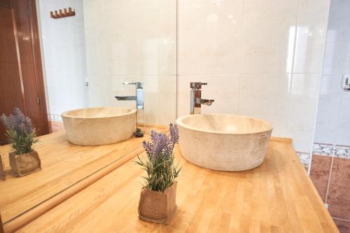Bordador Central Suite by Valcambre