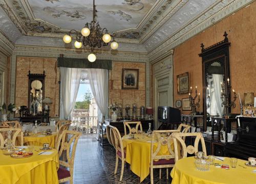 En restaurang eller annat matställe på Casa Raffaele Conforti