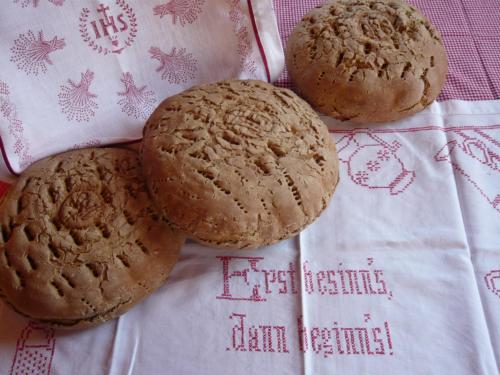 a group of cookies sitting on top of a napkin at Ferienhof Grossgrub in Vorderstoder