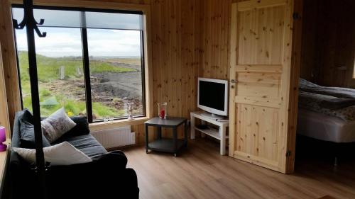 Ruang duduk di Hekla Cabin 2 Volcano and Glacier View