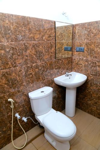 a bathroom with a toilet and a sink at Villa Serene in Kandy