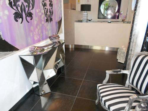 a room with a chair and a tiled floor at Residence Hotel Le Viole in Rimini