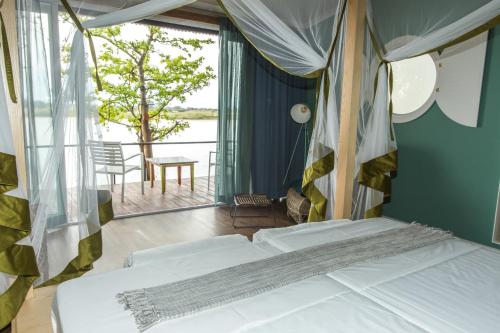 Postelja oz. postelje v sobi nastanitve Zambezi Mubala Lodge