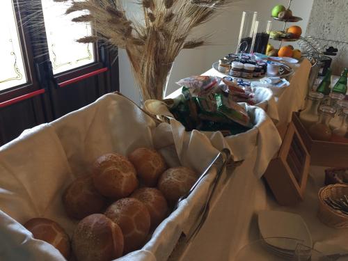 a table with two baskets of bread on a table at Relais Villa Giuliana in Licata