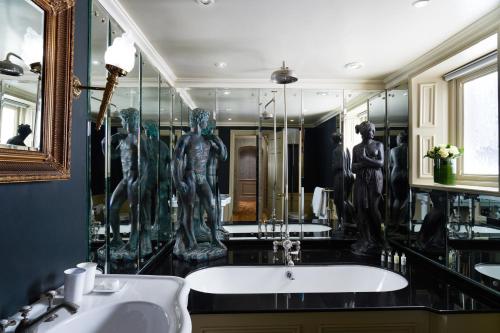 O baie la The Gore London - Starhotels Collezione