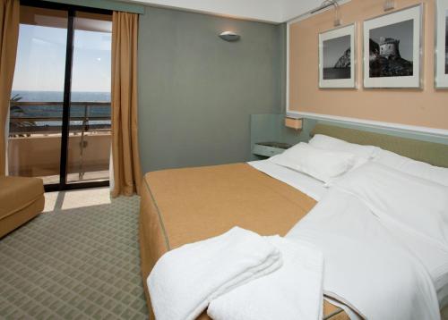 Circeo Park Hotel tesisinde bir odada yatak veya yataklar