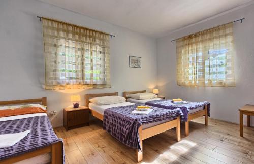 Postel nebo postele na pokoji v ubytování Apartments Milenka