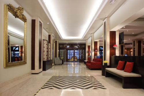 a hallway with a lobby with a living room at Emporio Reforma in Mexico City