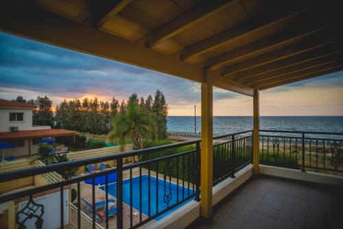 Beachfront Villa Thomas 5