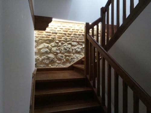 a stairway with a stone wall at Casa de Mi Abuela Ribera del Duero in Roa