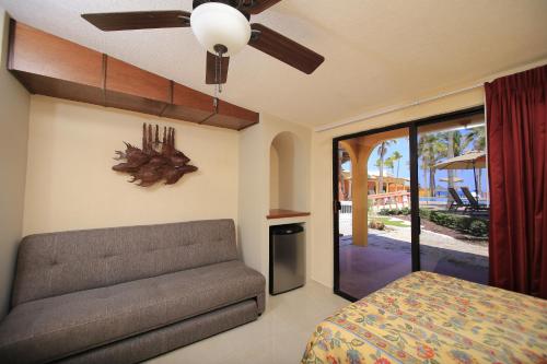 Ruang duduk di Hotel Playa Del Sol