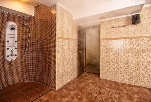 Ванна кімната в Hotel Chinar