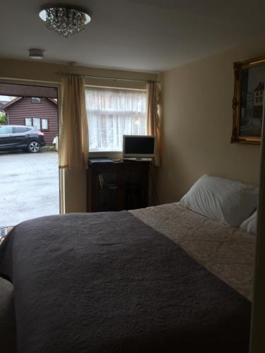 a bedroom with a bed and a window at Borderers Inn in Brecon