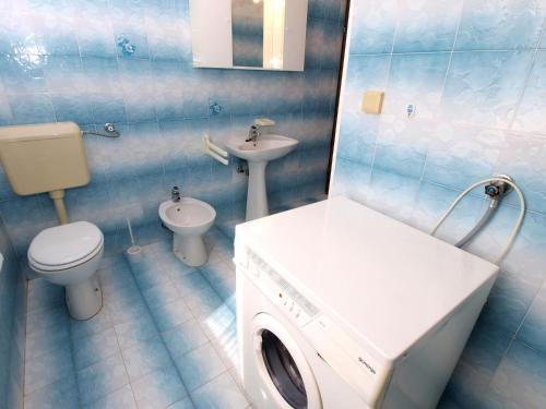 Um banheiro em Apartments Ivan 1031