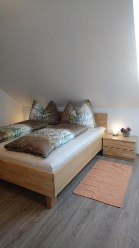 Ένα ή περισσότερα κρεβάτια σε δωμάτιο στο Ferienwohnung Laßhofer