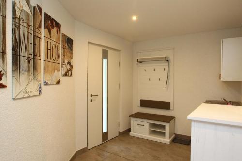 a room with a kitchen with a door and a counter at Ferienwohnung Kopp II in Greiz
