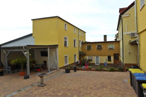 a courtyard of a house with a garage at Ferienwohnung Kopp II in Greiz
