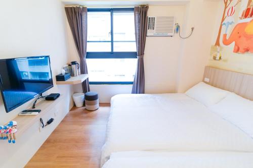 Una cama o camas en una habitación de Taichung FJ Victoria