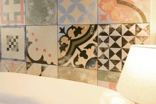  Tudel -  Room  picture :    Bath    Telephone    Hairdryer                    