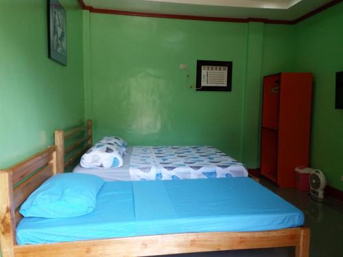 Кровать или кровати в номере R&D Traveller's Inn