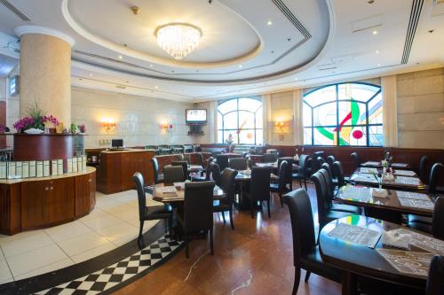 Restaurace v ubytování York International Hotel