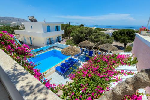 Villa Aegeon veya yakınında bir havuz manzarası